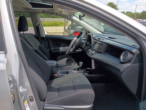 Used 2018 Toyota RAV4 XLE FWD image 18