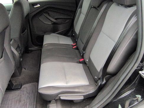 Used 2017 Ford Escape SE image 18