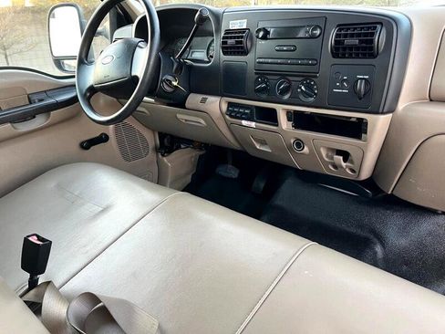 Used 2006 Ford F350 2WD Regular Cab Super Duty image 18