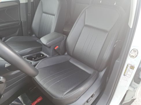 Used 2024 Volkswagen Tiguan SE image 16