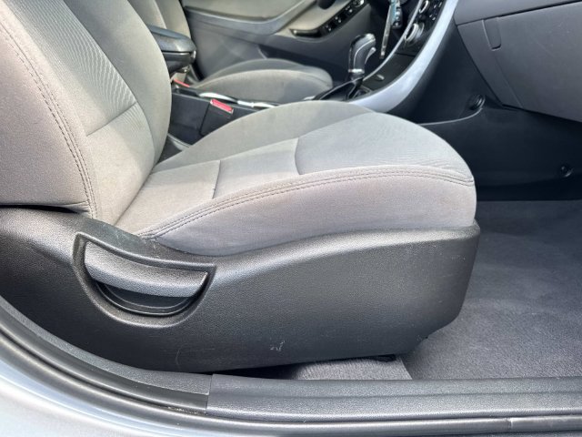Used 2015 Hyundai Elantra SE w/ Option Group 02 FWD image 11