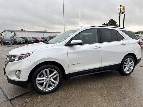 Used 2018 Chevrolet Equinox Premier image 2