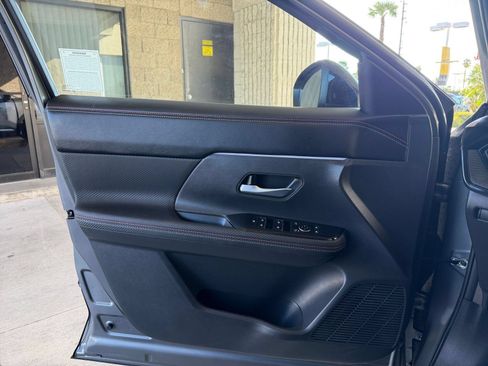 Used 2026 Nissan Kicks SR FWD image 18