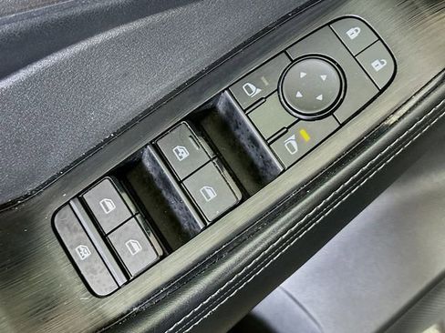 Used 2024 Nissan Rogue SV image 19