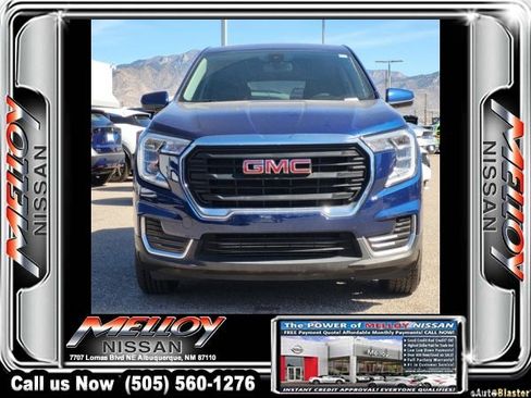 Used 2022 GMC Terrain SLE w/ LPO, Cargo Package image 2