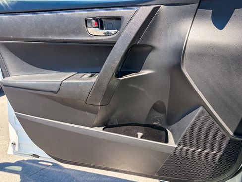 Used 2019 Toyota Corolla SE FWD image 19