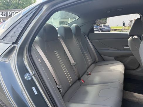 Used 2025 Hyundai Elantra Sport FWD image 29