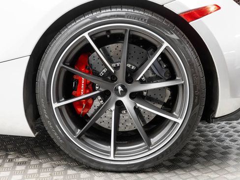 Used 2022 McLaren 720S Spider image 35