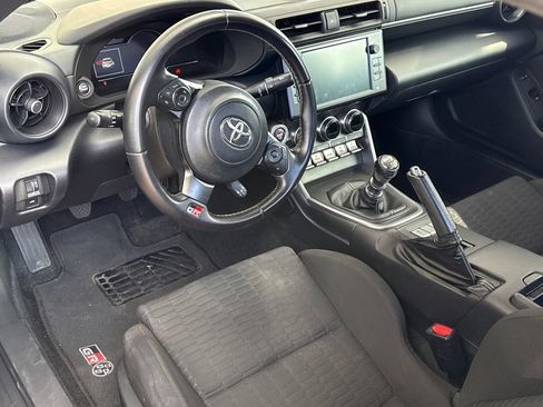 Used 2022 Toyota GR86 RWD image 12