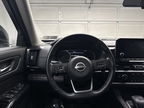 Used 2022 Nissan Pathfinder SV image 12