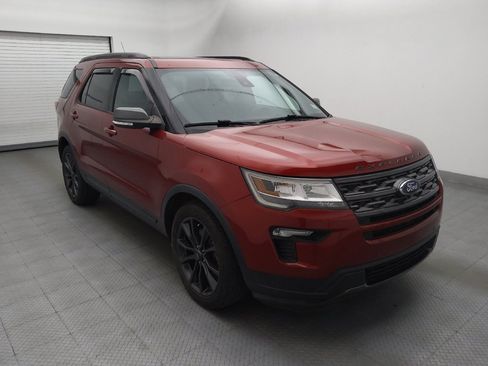 Used 2018 Ford Explorer XLT w/ Equipment Group 202A FWD image 13