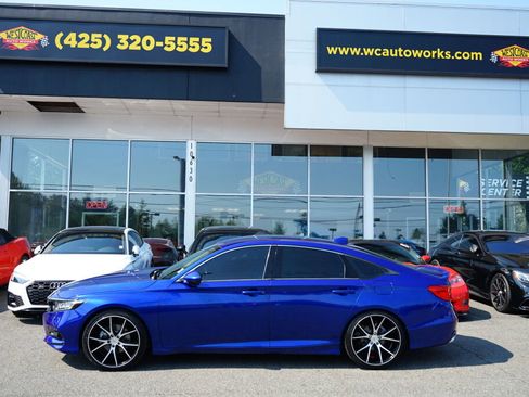 Used 2018 Honda Accord Sport image 2