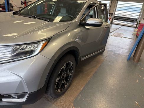 Used 2018 Honda CR-V Touring image 3