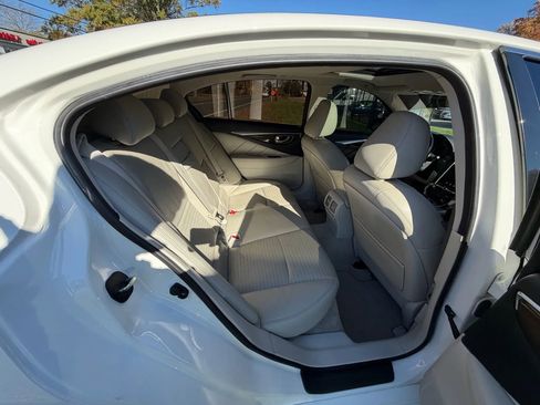 Used 2015 INFINITI Q50 Sport w/ Deluxe Touring Package image 16