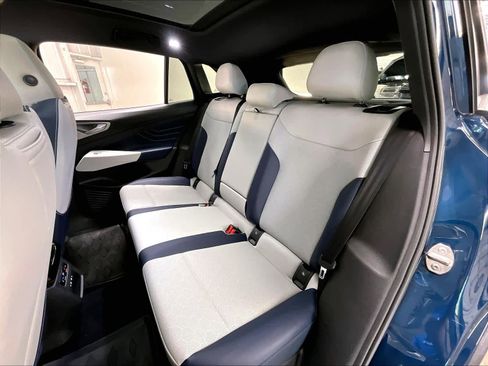 Used 2023 Volkswagen ID.4 Pro S Plus image 29