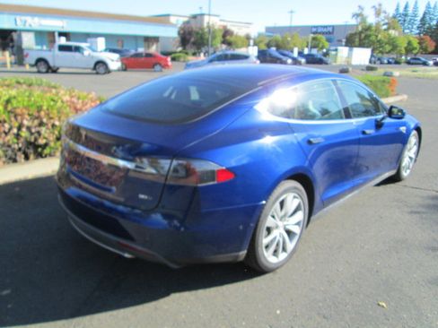 Used 2015 Tesla Model S 85D image 4