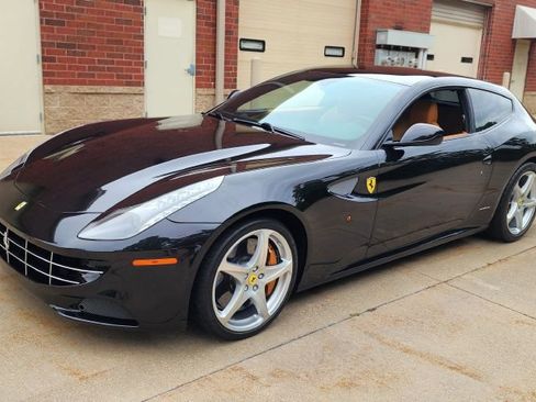 Used 2016 Ferrari FF image 24
