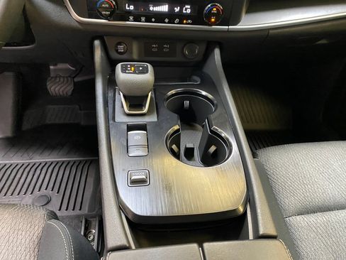 Used 2026 Nissan Rogue SV FWD image 41