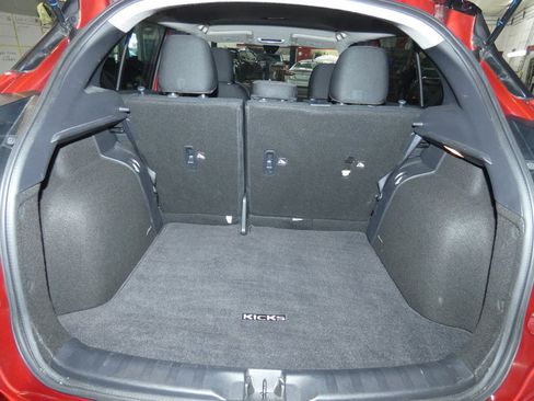 Used 2023 Nissan Kicks SR image 6