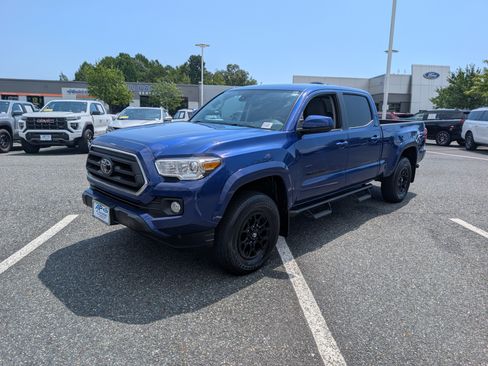 Used 2022 Toyota Tacoma SR5 w/ Black Out Package (TMS) AWD/4WD image 7