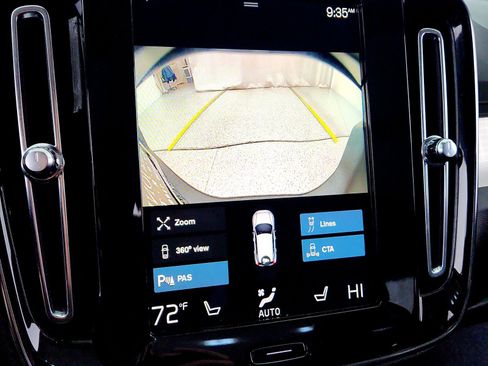 Used 2021 Volvo XC40 T5 Momentum image 14