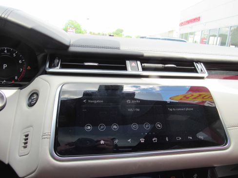 Used 2018 Land Rover Range Rover Velar AWD/4WD image 15