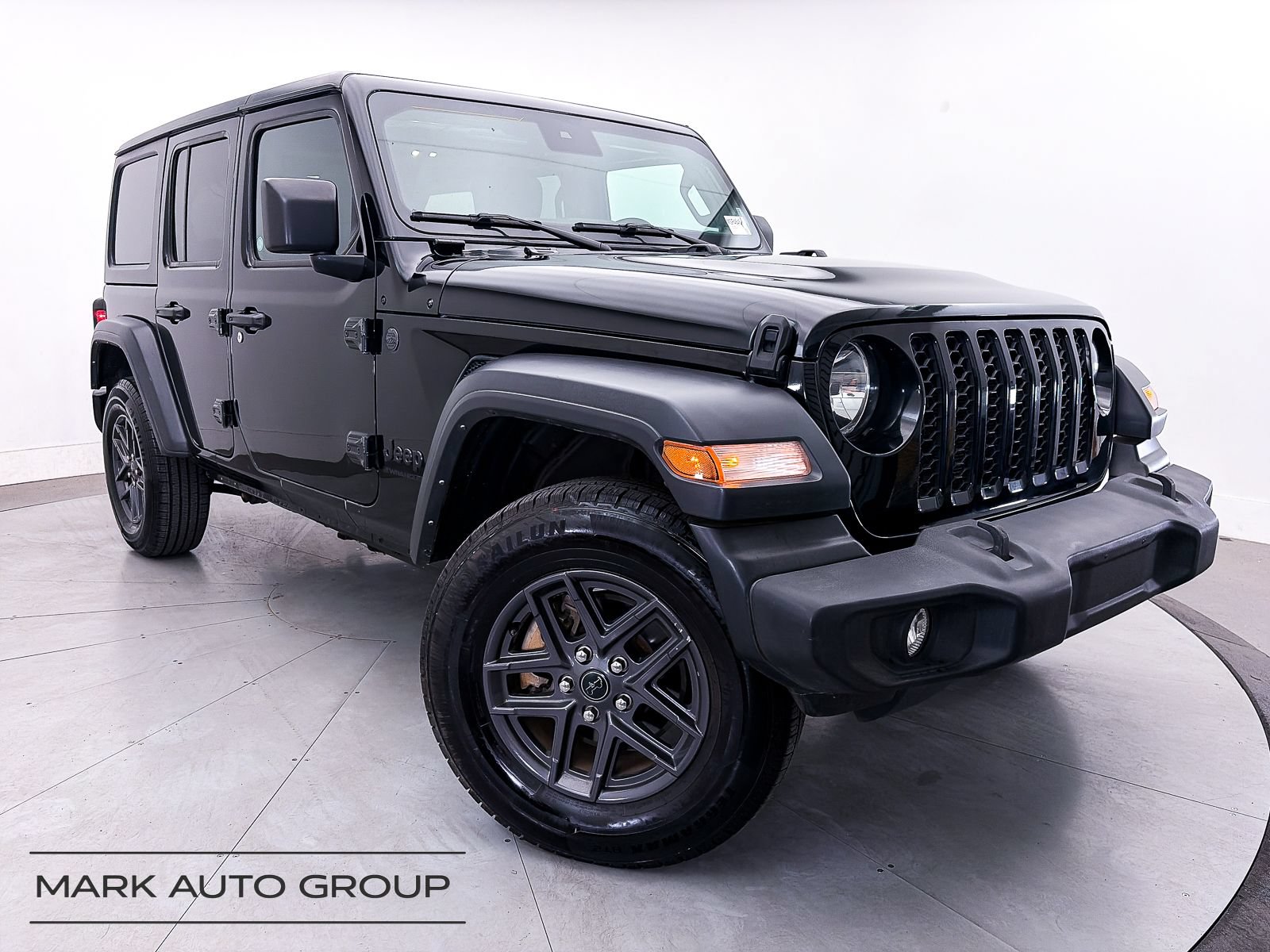Used 2024 Jeep Wrangler Unlimited Sport AWD/4WD image 9