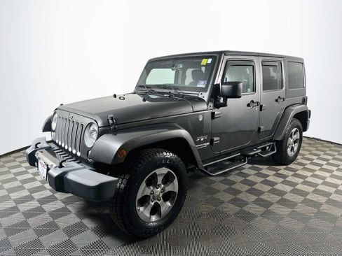 Used 2018 Jeep Wrangler Unlimited Sahara w/ Connectivity Group AWD/4WD image 1