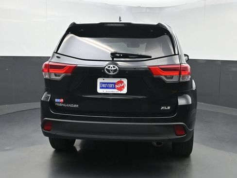 Used 2019 Toyota Highlander XLE FWD image 40