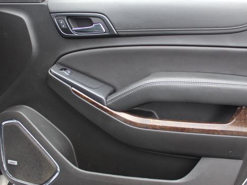 Used 2019 Chevrolet Suburban LT image 37