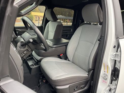 Used 2024 RAM 2500 Big Horn w/ Safety Group image 19