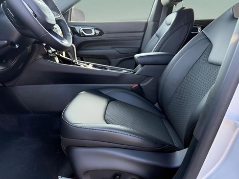 New 2025 Jeep Compass Latitude w/ Sun & Sound Group image 15