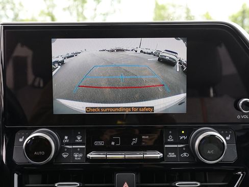 Used 2023 Toyota Highlander Bronze Edition AWD/4WD image 17
