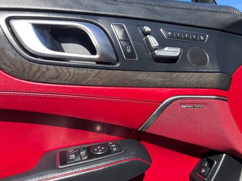 Used 2018 Mercedes-Benz SL 550 w/ Driver Assistance Package image 15