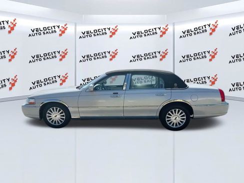 Used 2004 Lincoln Town Car Ultimate RWD image 6