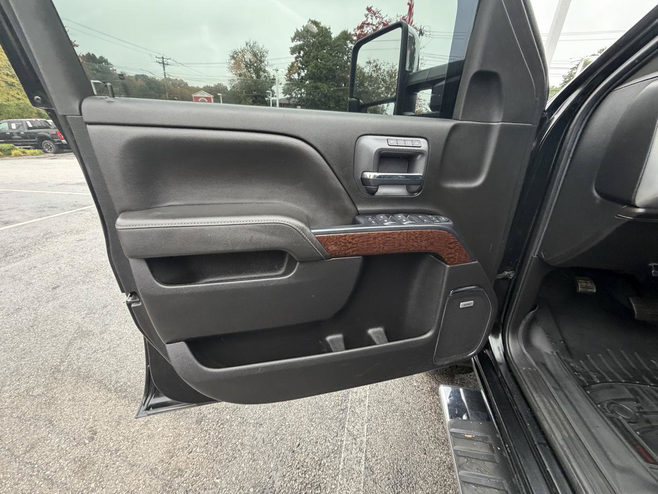 Used 2019 GMC Sierra 2500 SLT w/ Duramax Plus Package AWD/4WD image 29