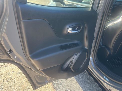 Used 2022 Jeep Renegade Limited AWD/4WD image 19