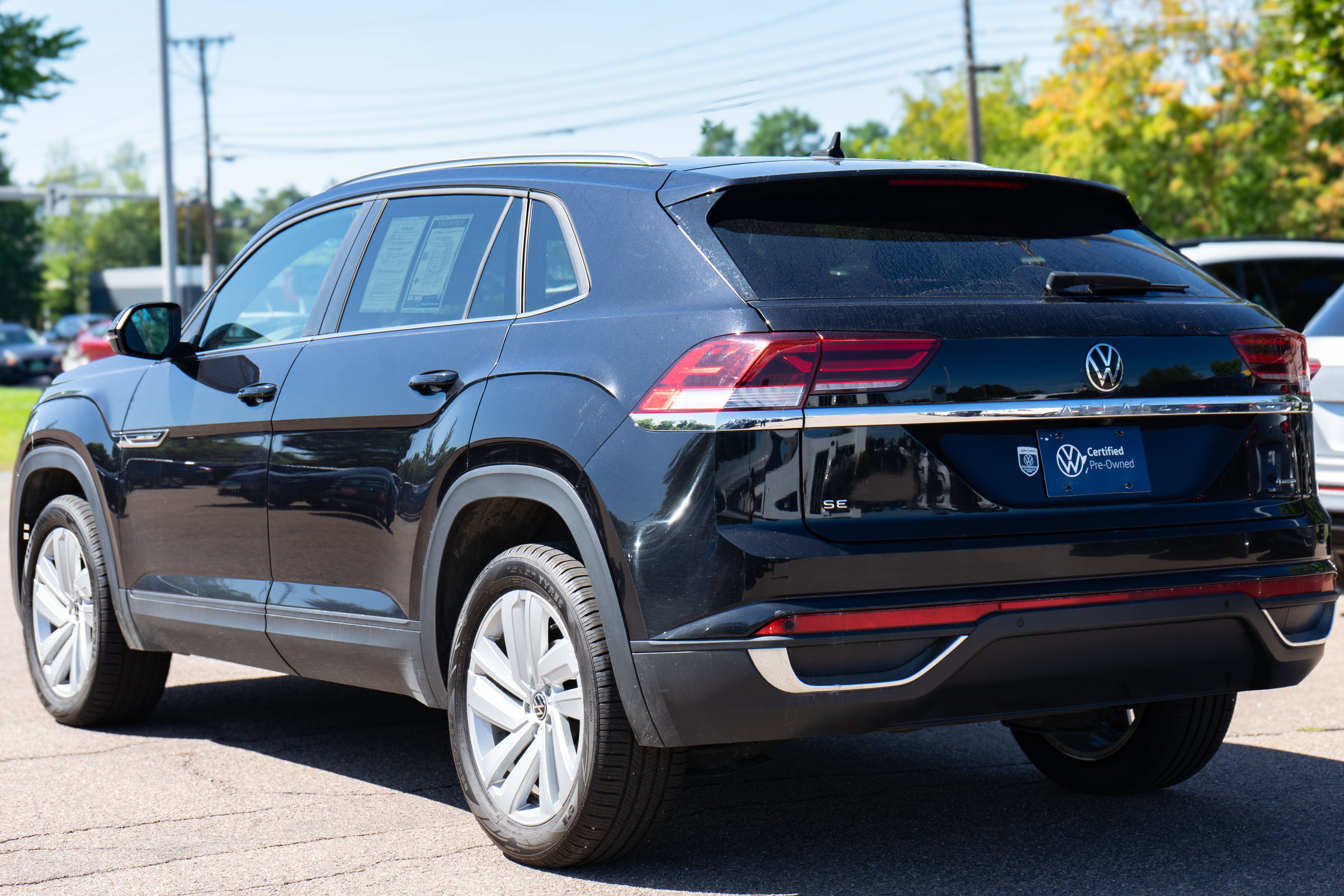 Certified 2023 Volkswagen Atlas Cross Sport SE w/ Panoramic Sunroof Package AWD/4WD image 4
