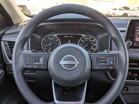 Used 2024 Nissan Rogue SV AWD/4WD image 18