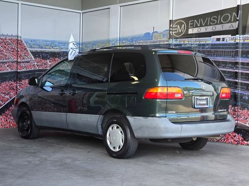 Used 2000 Toyota Sienna LE FWD image 5