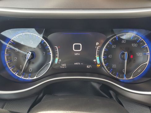 Used 2024 Chrysler Pacifica Touring-L FWD image 11