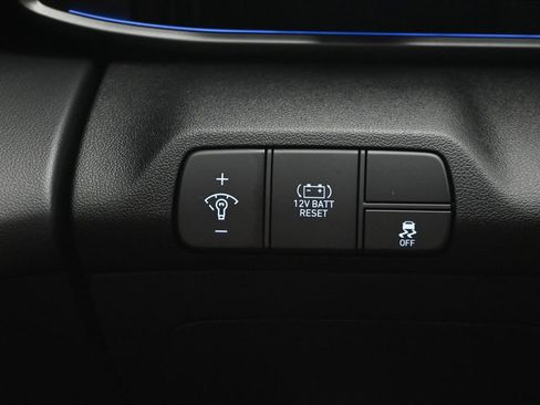 Used 2025 Hyundai Elantra SEL FWD image 24