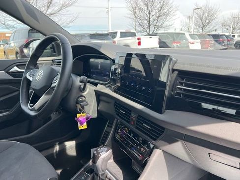 Used 2025 Volkswagen Jetta Sport image 32