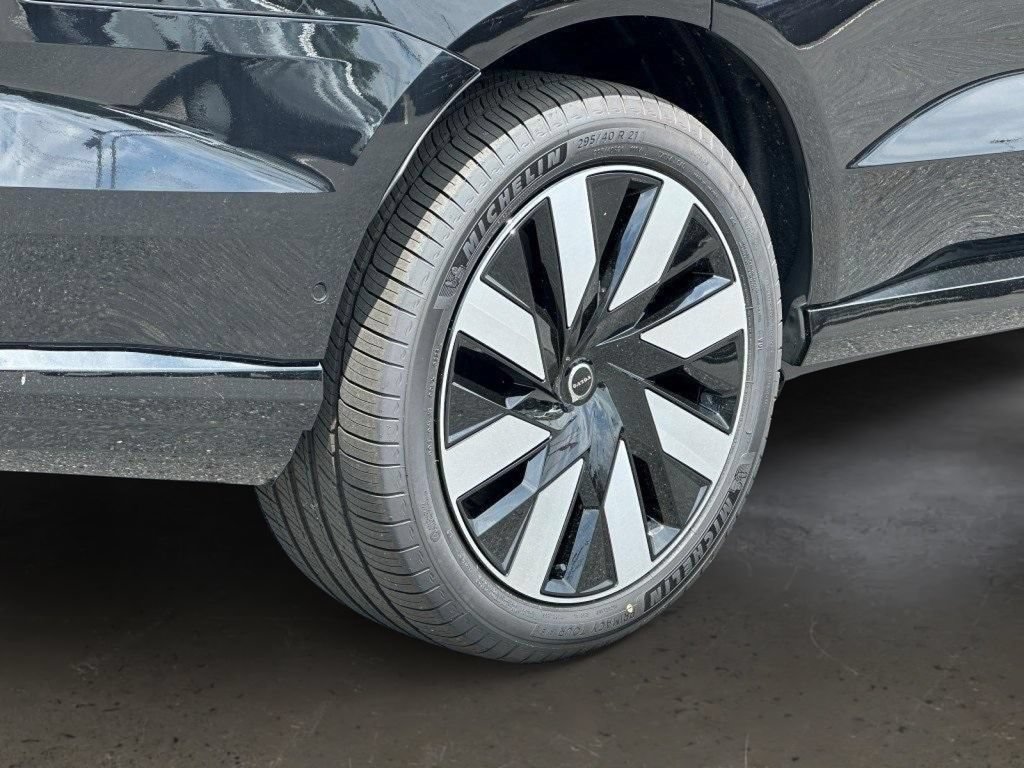 Certified 2025 Volvo EX90 Plus AWD/4WD image 8