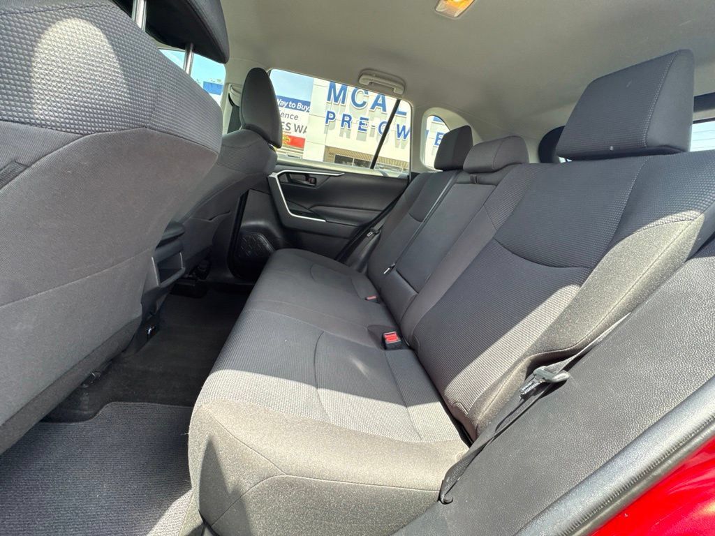 Used 2020 Toyota RAV4 LE FWD image 19