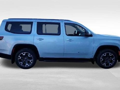 Used 2023 Jeep Wagoneer Series III w/ Convenience Group I image 9