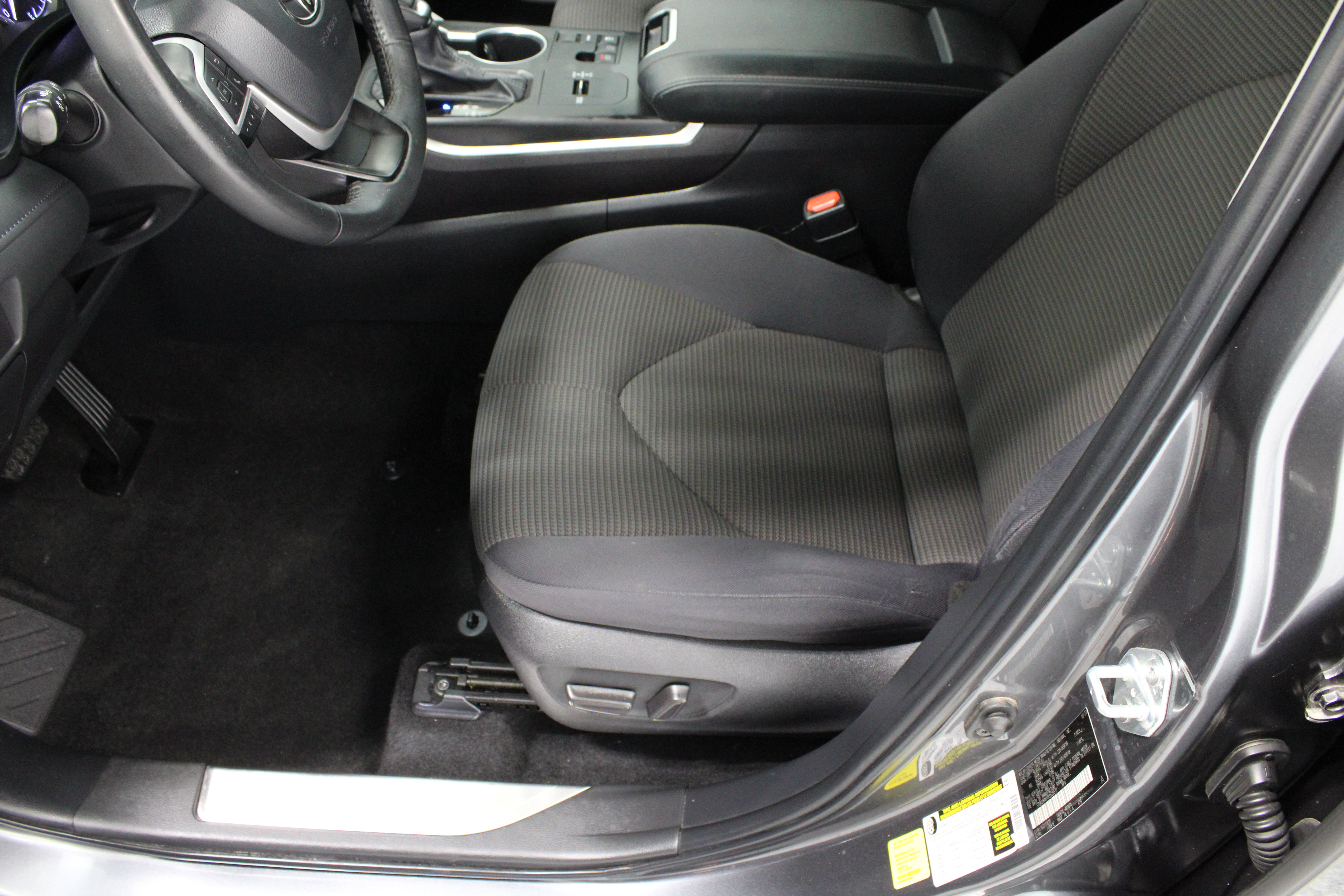 Used 2023 Toyota Highlander LE FWD image 15