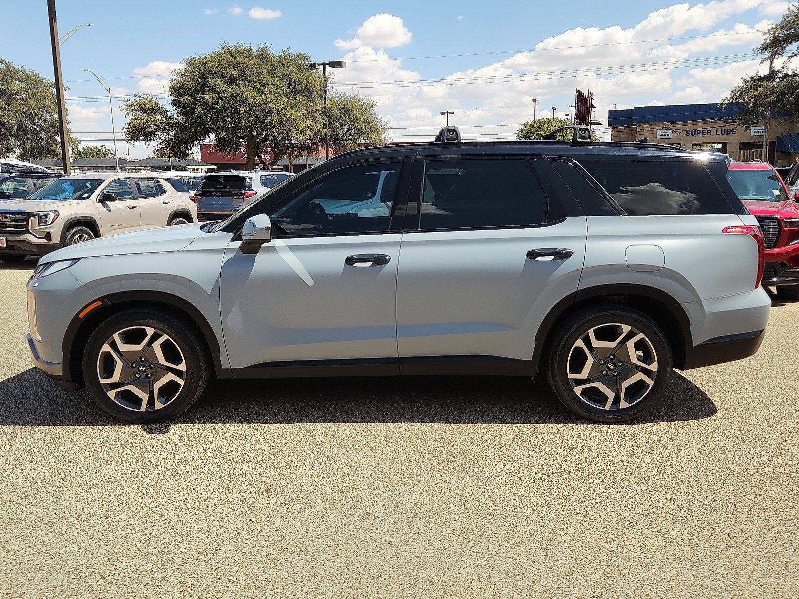 Used 2025 Hyundai Palisade Limited FWD image 2
