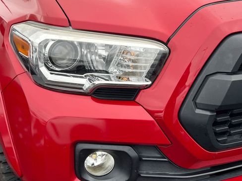 Used 2016 Toyota Tacoma SR5 w/ SR5 Appearance Package (DN) image 8