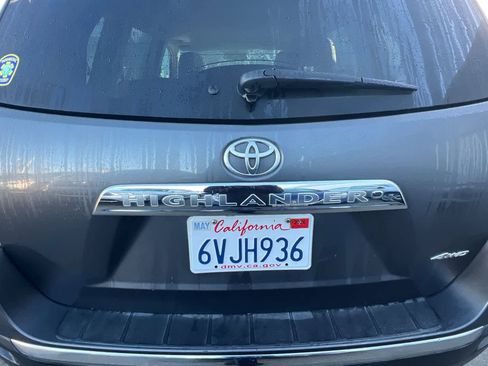 Used 2012 Toyota Highlander SE w/ Tow Pkg image 16